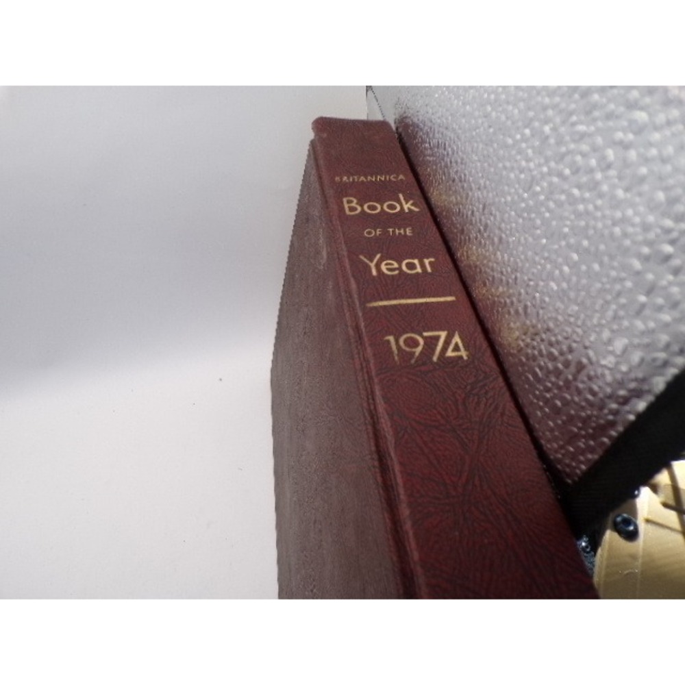 Britannica Book of the Year 1974 Hardcover Reference‎ Annual